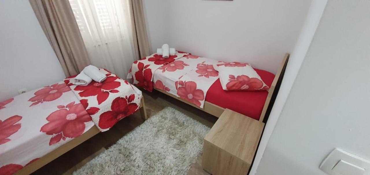 Apartments Agata ชิเบนิก ภายนอก รูปภาพ